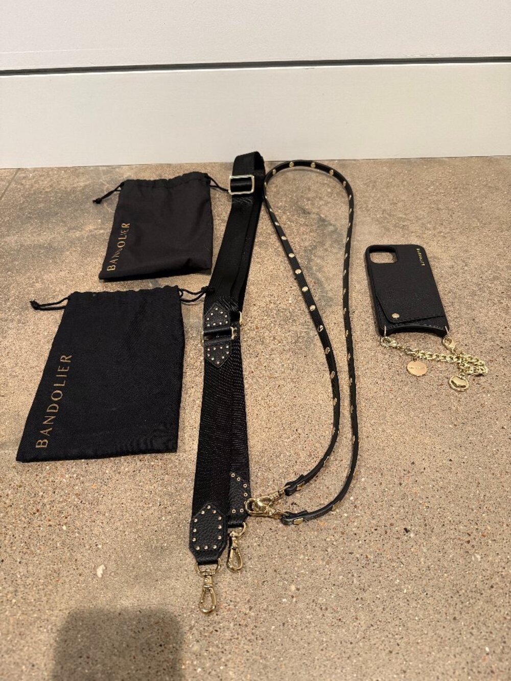 Bandolier Sarah Pebble Leather Crossbody iPhone 12/12 Pro Black Gold Set